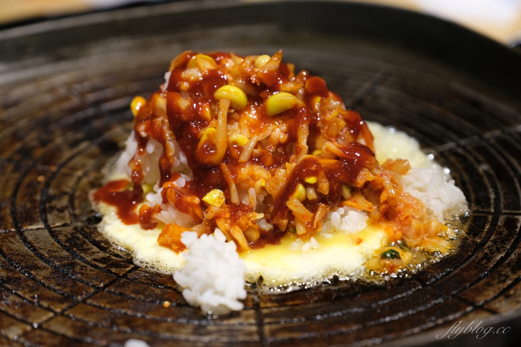 蔡家韓國烤肉專門店｜正宗極厚三層五花肉台中韓式烤肉，還有專人全程代烤桌邊服務 @飛天璇的口袋