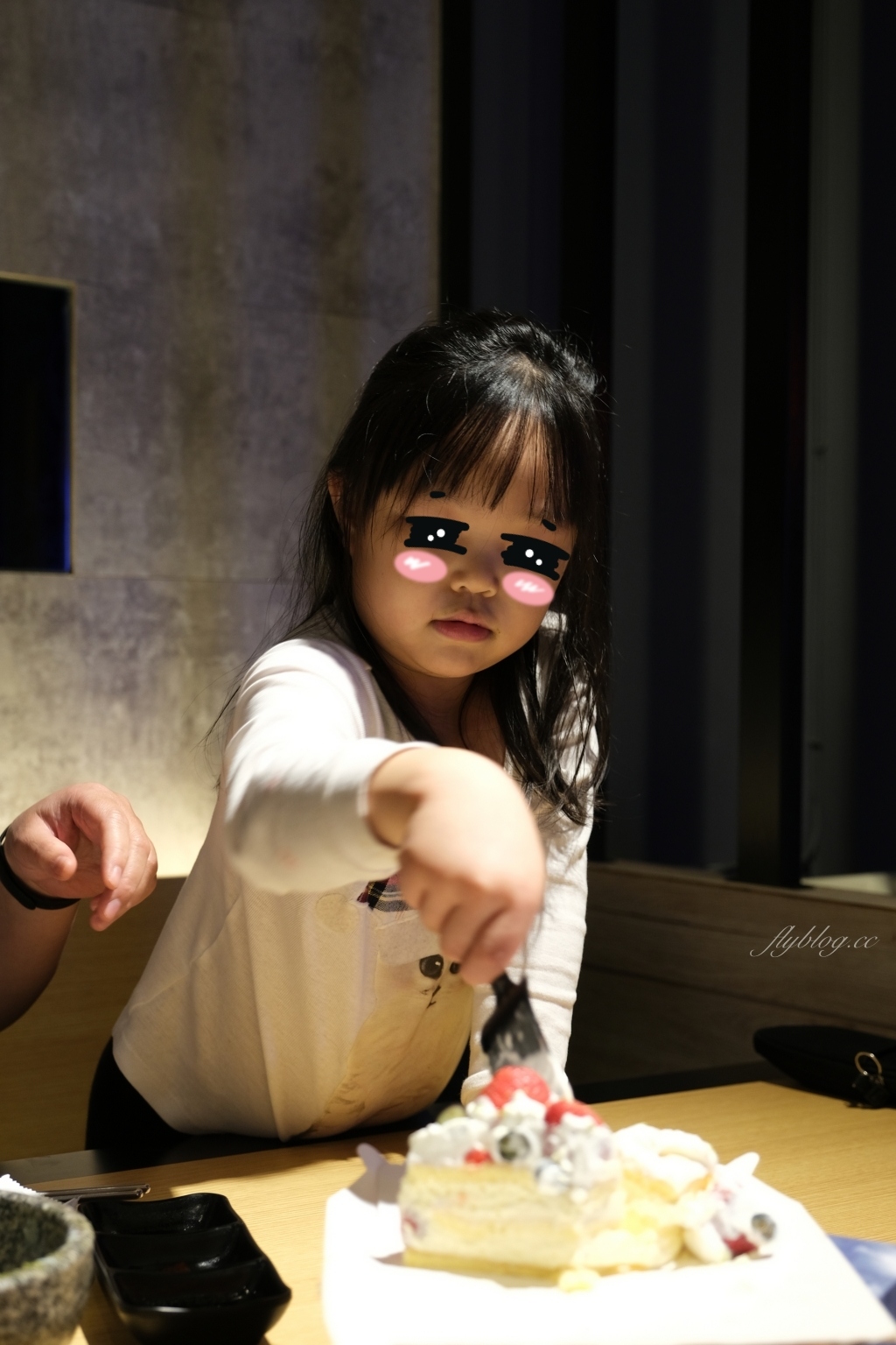 蔡家韓國烤肉專門店｜正宗極厚三層五花肉台中韓式烤肉，還有專人全程代烤桌邊服務 @飛天璇的口袋