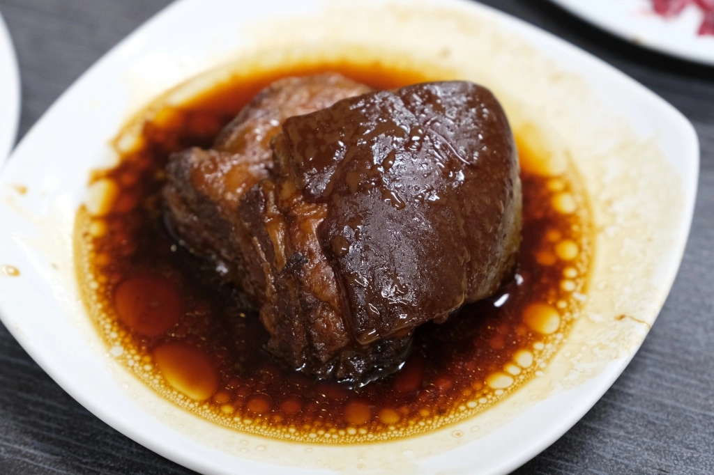 台南仁德｜輝哥牛肉爐．台南超人氣溫體牛肉鍋，食材新鮮價格實在 @飛天璇的口袋