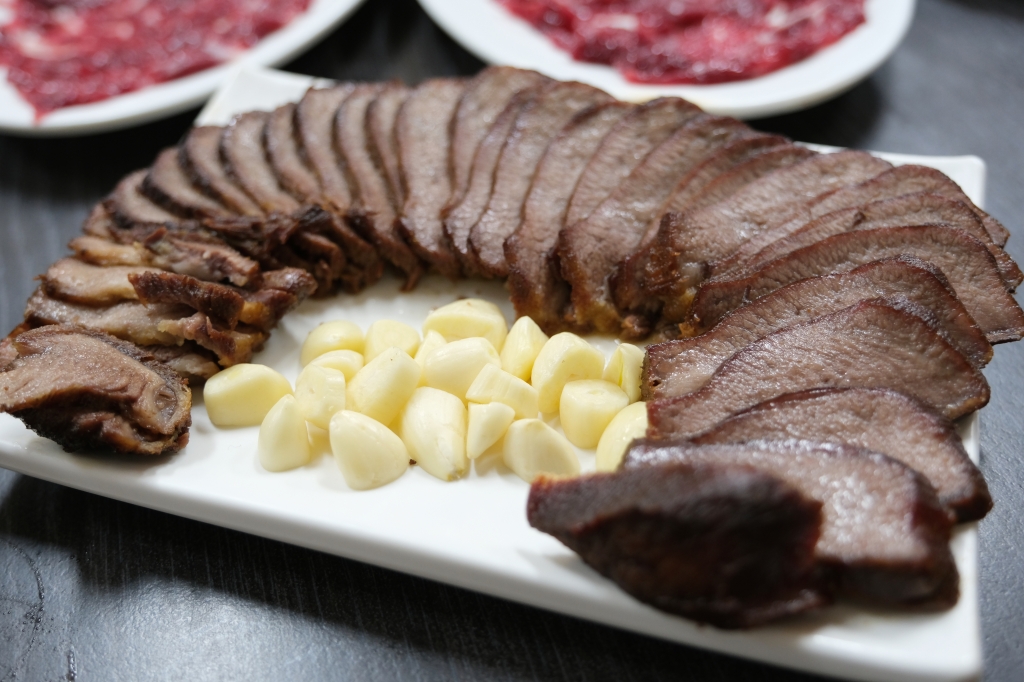 台南仁德｜輝哥牛肉爐．台南超人氣溫體牛肉鍋，食材新鮮價格實在 @飛天璇的口袋