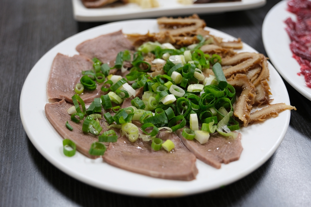 台南仁德｜輝哥牛肉爐．台南超人氣溫體牛肉鍋，食材新鮮價格實在 @飛天璇的口袋