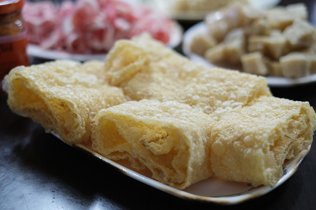 苗栗後龍｜老余牛家莊．用臉盆吃的牛肉鍋，後龍最超人氣必吃美食 @飛天璇的口袋