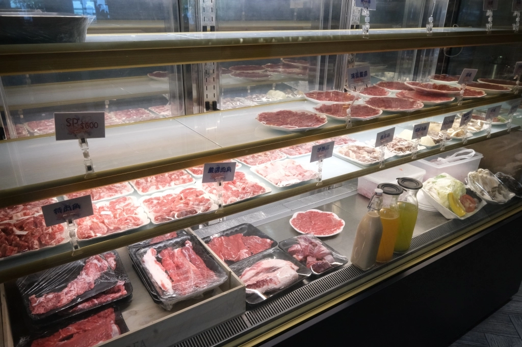 台中南屯｜演藝牛鍋｜師承嘉義名店東方葉牛肉鍋，擁有自家配合屠宰場的溫體牛演藝牛鍋 @飛天璇的口袋