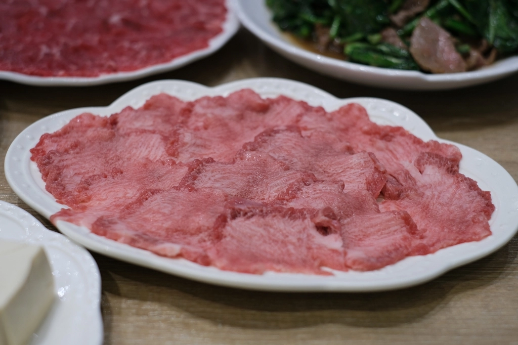 台中南屯｜演藝牛鍋｜師承嘉義名店東方葉牛肉鍋，擁有自家配合屠宰場的溫體牛演藝牛鍋 @飛天璇的口袋