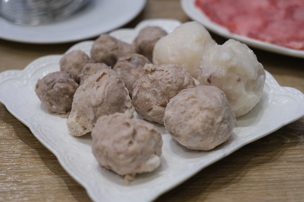 台中南屯｜演藝牛鍋｜師承嘉義名店東方葉牛肉鍋，擁有自家配合屠宰場的溫體牛演藝牛鍋 @飛天璇的口袋