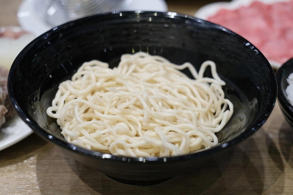 台中南屯｜演藝牛鍋｜師承嘉義名店東方葉牛肉鍋，擁有自家配合屠宰場的溫體牛演藝牛鍋 @飛天璇的口袋