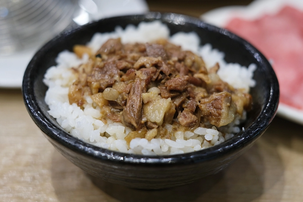 台中南屯｜演藝牛鍋｜師承嘉義名店東方葉牛肉鍋，擁有自家配合屠宰場的溫體牛演藝牛鍋 @飛天璇的口袋