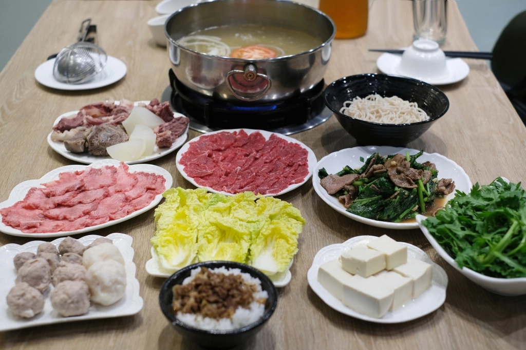 台中南屯｜演藝牛鍋｜師承嘉義名店東方葉牛肉鍋，擁有自家配合屠宰場的溫體牛演藝牛鍋 @飛天璇的口袋