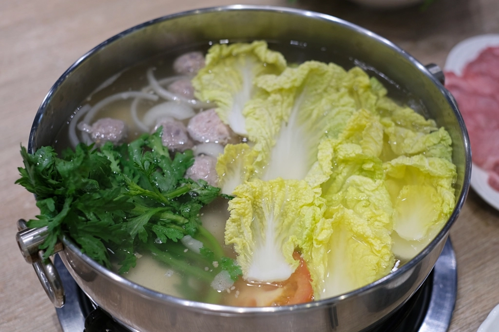 台中南屯｜演藝牛鍋｜師承嘉義名店東方葉牛肉鍋，擁有自家配合屠宰場的溫體牛演藝牛鍋 @飛天璇的口袋