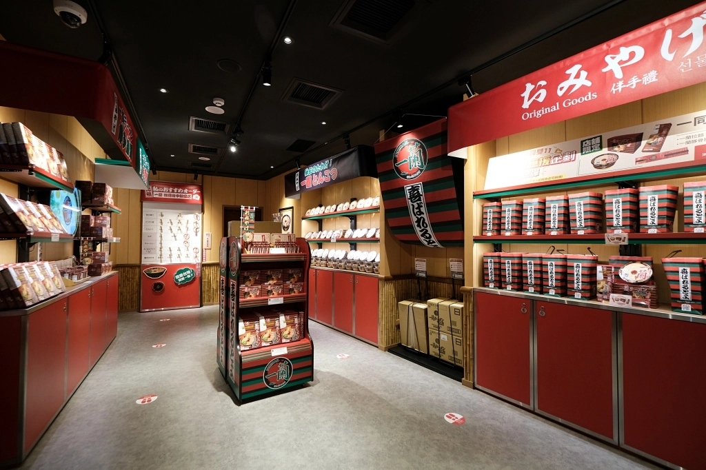 台中西屯｜一蘭拉麵台中店．抽號碼牌不用現場排隊，加入麵會員送免費兒童拉麵 @飛天璇的口袋