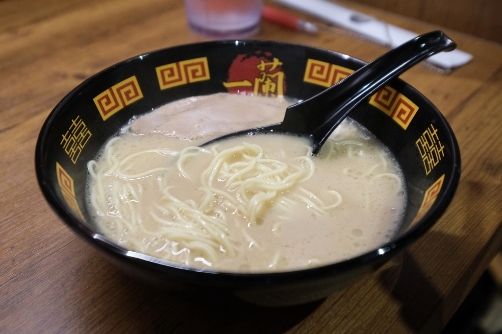 台中西屯｜一蘭拉麵台中店．抽號碼牌不用現場排隊，加入麵會員送免費兒童拉麵 @飛天璇的口袋