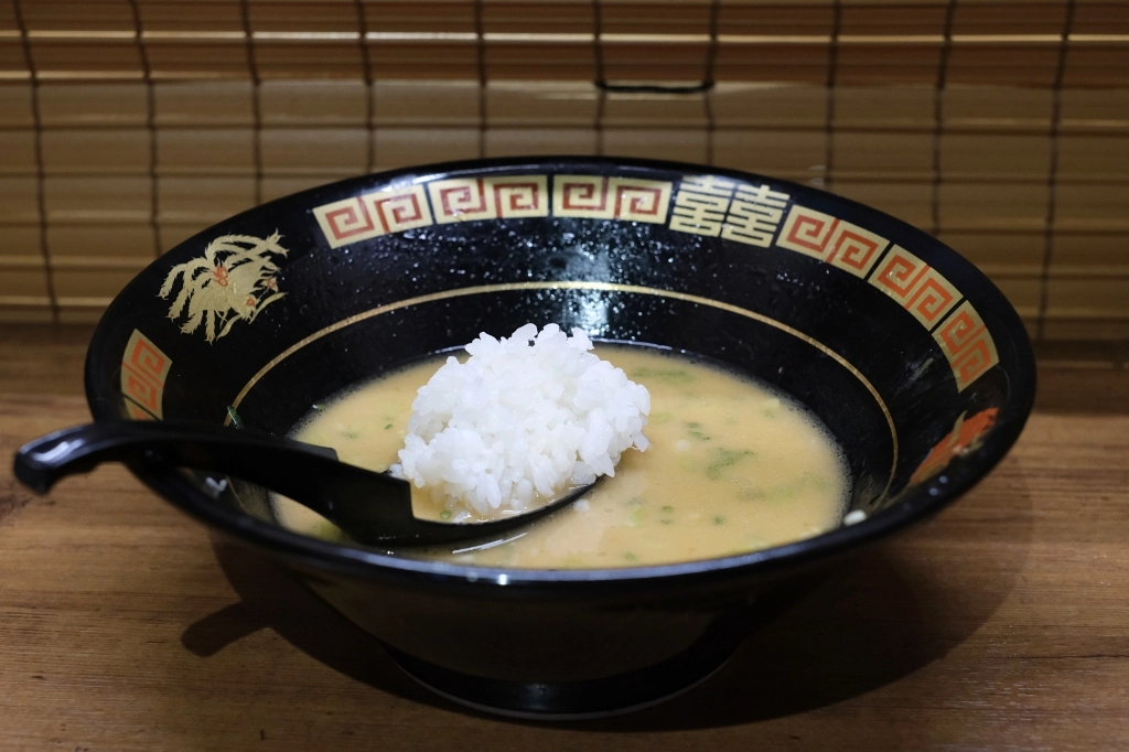 台中西屯｜一蘭拉麵台中店．抽號碼牌不用現場排隊，加入麵會員送免費兒童拉麵 @飛天璇的口袋