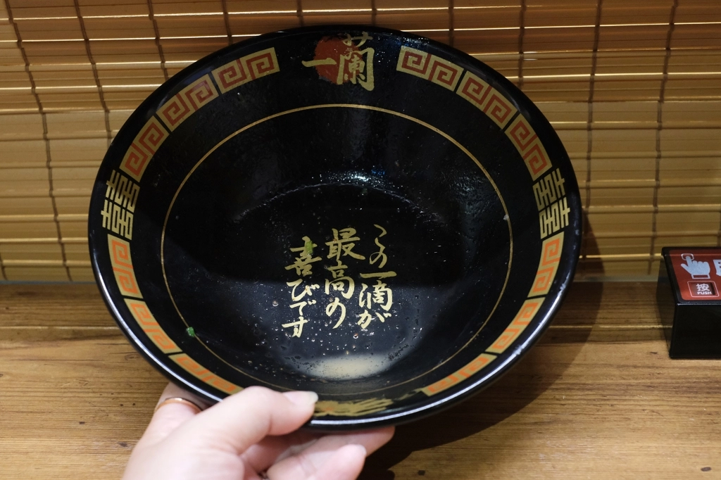 台中西屯｜一蘭拉麵台中店．抽號碼牌不用現場排隊，加入麵會員送免費兒童拉麵 @飛天璇的口袋