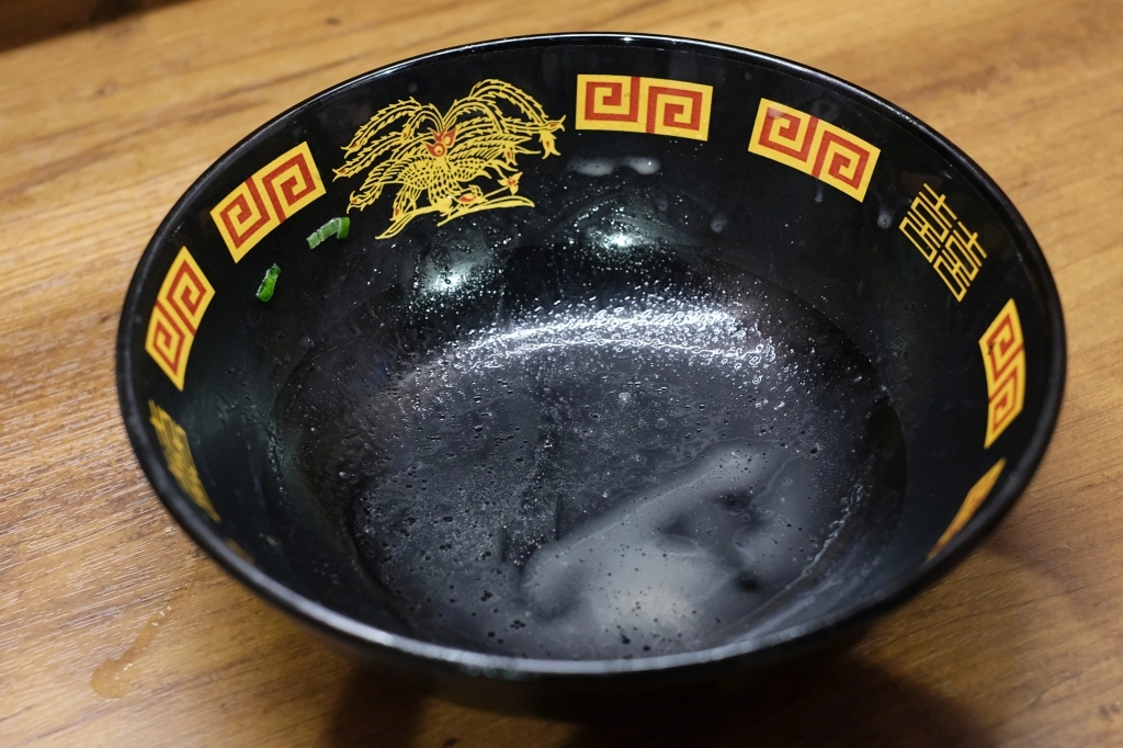 台中西屯｜一蘭拉麵台中店．抽號碼牌不用現場排隊，加入麵會員送免費兒童拉麵 @飛天璇的口袋