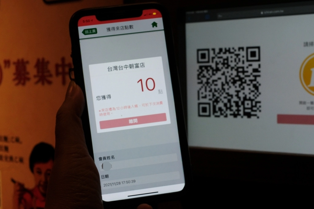 台中西屯｜一蘭拉麵台中店．抽號碼牌不用現場排隊，加入麵會員送免費兒童拉麵 @飛天璇的口袋