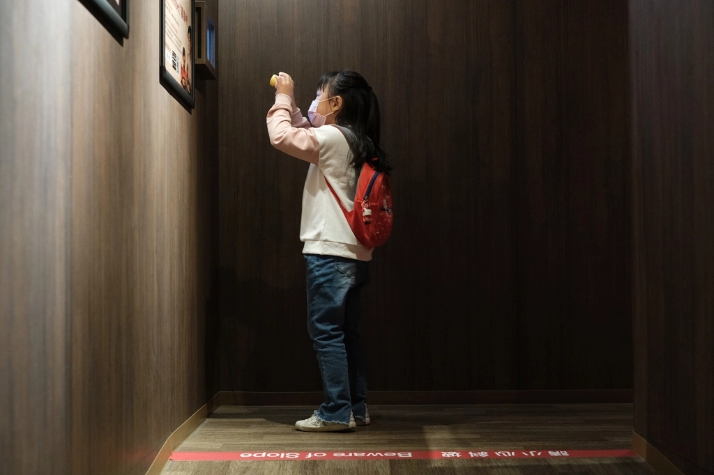 台中西屯｜一蘭拉麵台中店．抽號碼牌不用現場排隊，加入麵會員送免費兒童拉麵 @飛天璇的口袋