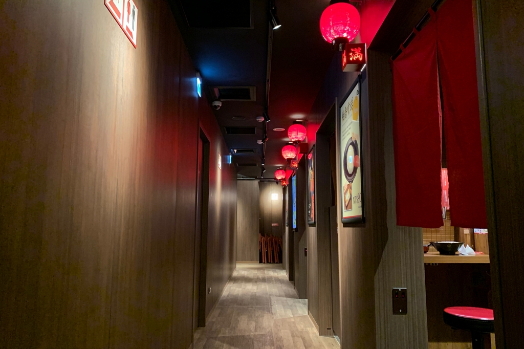 台中西屯｜一蘭拉麵台中店．抽號碼牌不用現場排隊，加入麵會員送免費兒童拉麵 @飛天璇的口袋