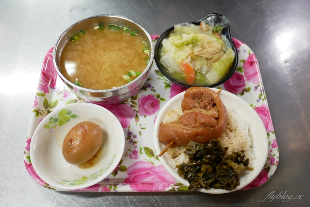 台中中區｜魯肉邱．走過一甲子的滷肉飯，第二市場隱藏版美食 @飛天璇的口袋