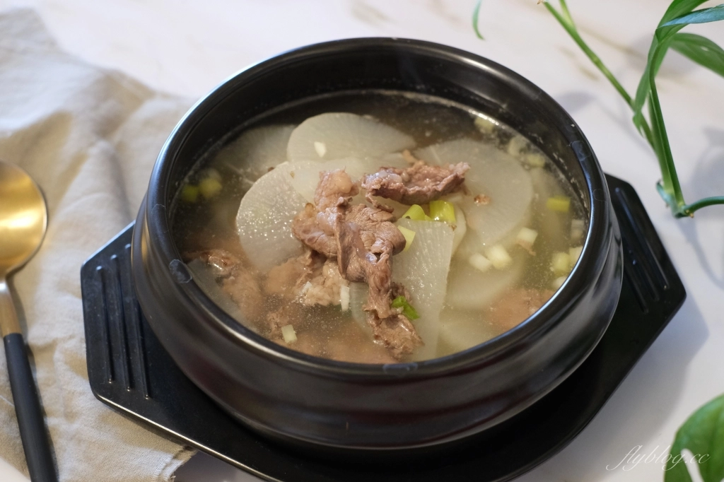食譜分享｜韓式牛肉蘿蔔湯做法，韓綜機智的山村生活，曹政奭的韓式牛肉蘿蔔食譜 @飛天璇的口袋