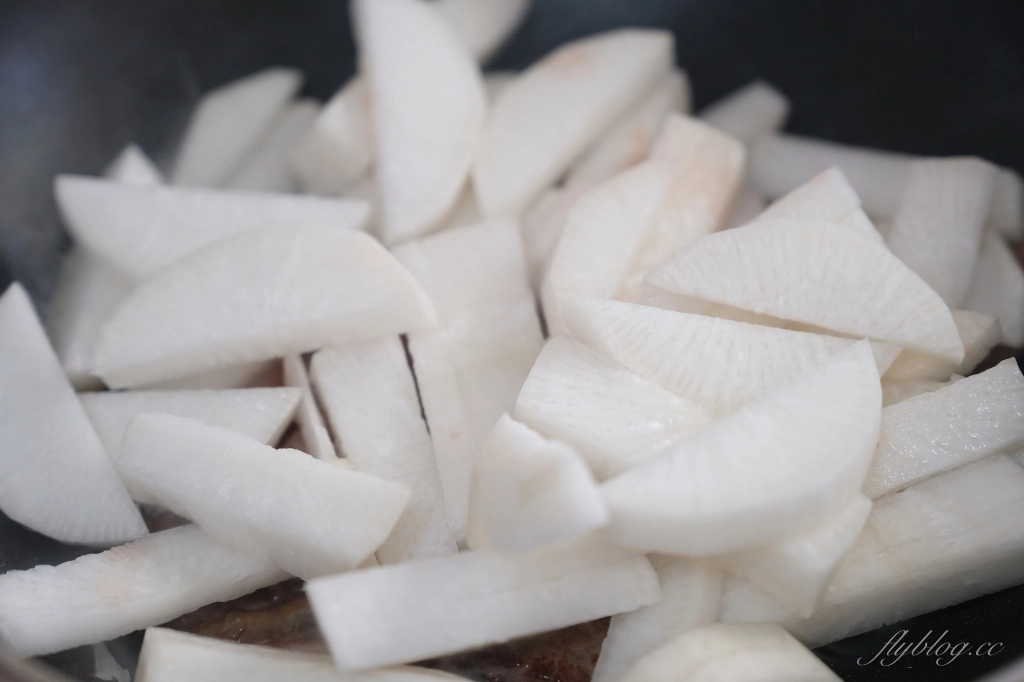 食譜分享｜韓式牛肉蘿蔔湯做法，韓綜機智的山村生活，曹政奭的韓式牛肉蘿蔔食譜 @飛天璇的口袋