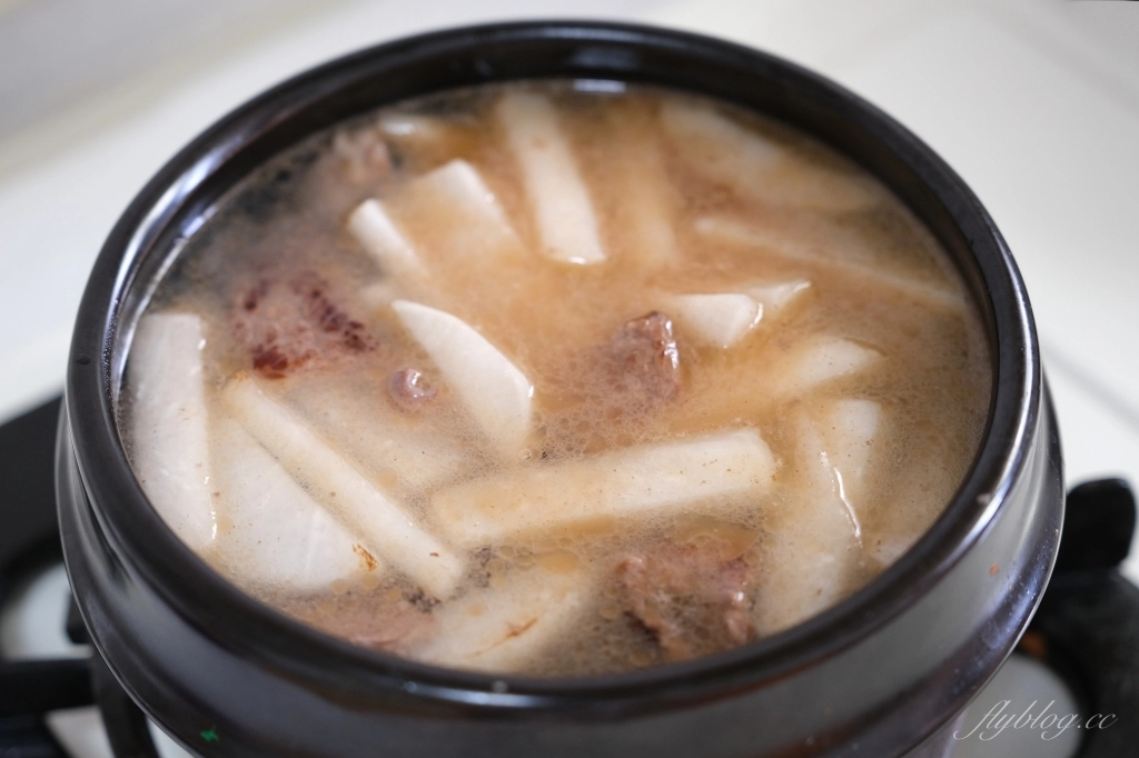 食譜分享｜韓式牛肉蘿蔔湯做法，韓綜機智的山村生活，曹政奭的韓式牛肉蘿蔔食譜 @飛天璇的口袋