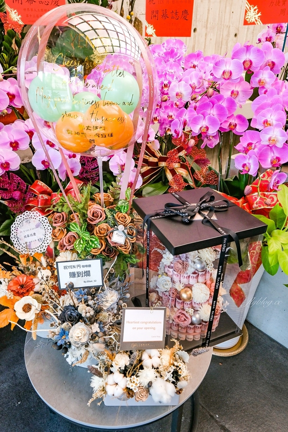 台中北屯｜YEN 円咖啡館．結合咖啡與藝廊的清水模咖啡館，北屯文心路四維國小對面 @飛天璇的口袋