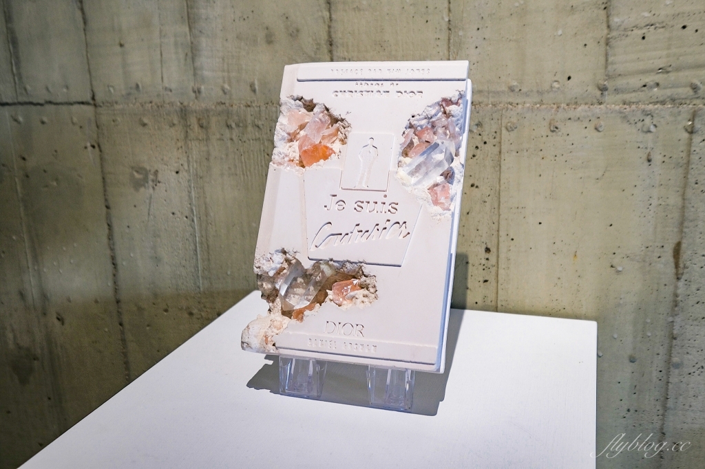 台中北屯｜YEN 円咖啡館．結合咖啡與藝廊的清水模咖啡館，北屯文心路四維國小對面 @飛天璇的口袋