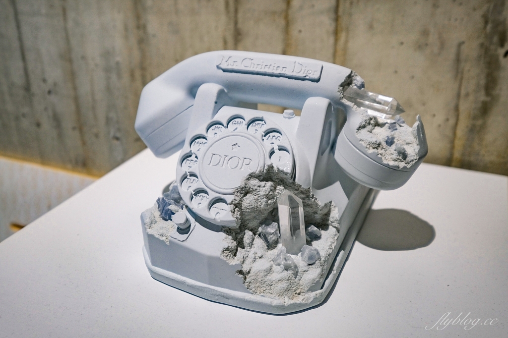 台中北屯｜YEN 円咖啡館．結合咖啡與藝廊的清水模咖啡館，北屯文心路四維國小對面 @飛天璇的口袋