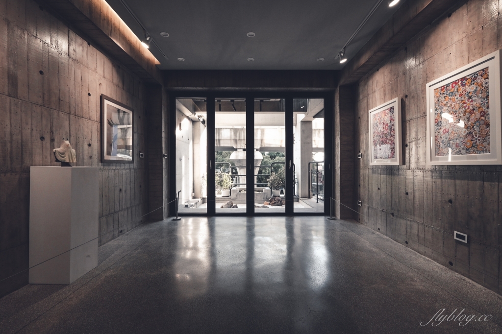 台中北屯｜YEN 円咖啡館．結合咖啡與藝廊的清水模咖啡館，北屯文心路四維國小對面 @飛天璇的口袋