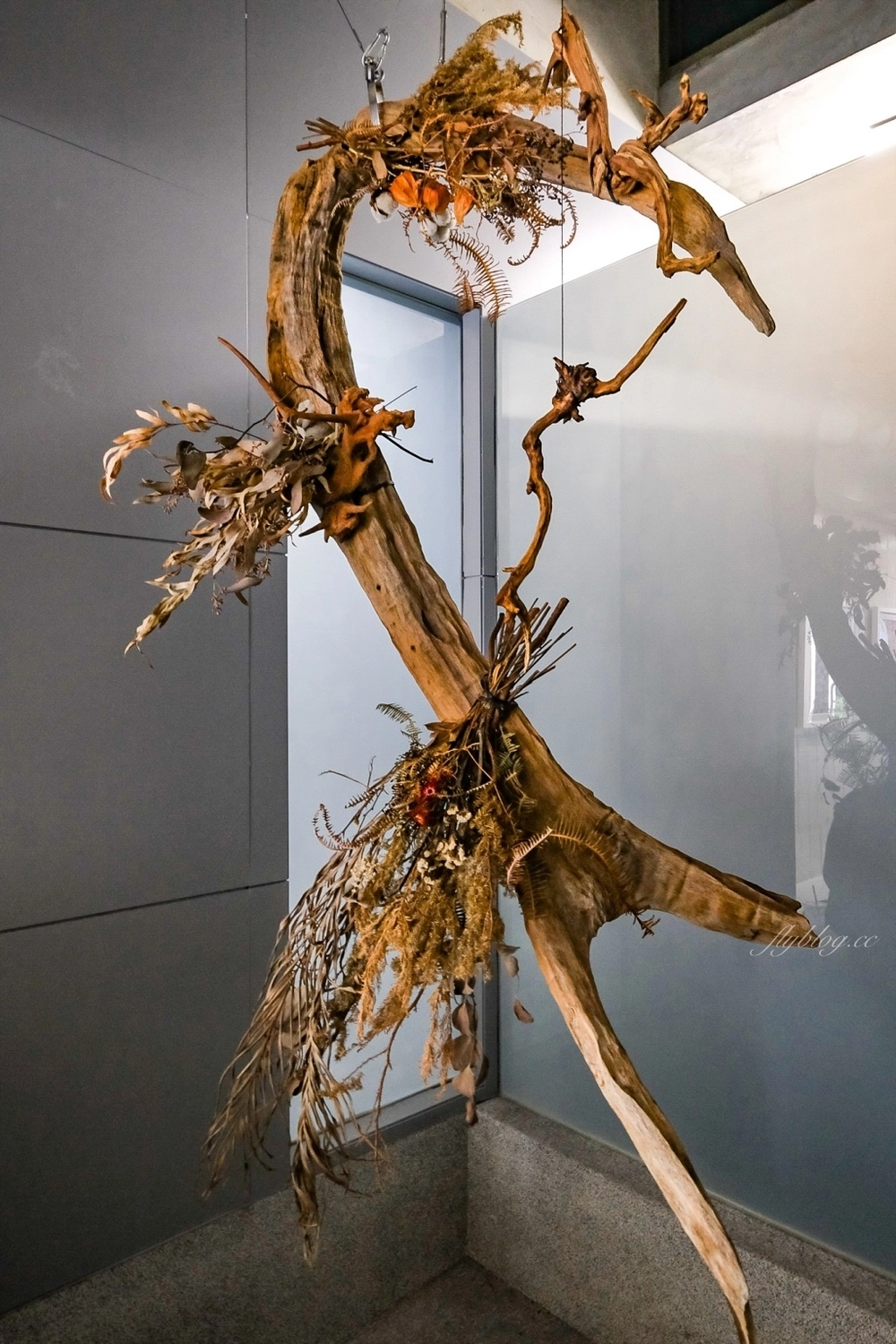 台中北屯｜YEN 円咖啡館．結合咖啡與藝廊的清水模咖啡館，北屯文心路四維國小對面 @飛天璇的口袋