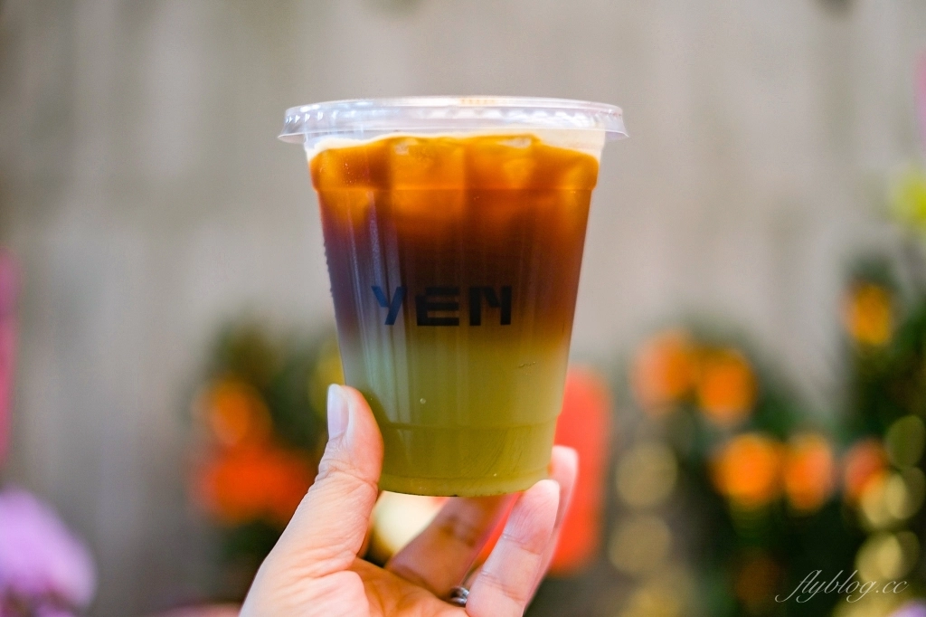 台中北屯｜YEN 円咖啡館．結合咖啡與藝廊的清水模咖啡館，北屯文心路四維國小對面 @飛天璇的口袋