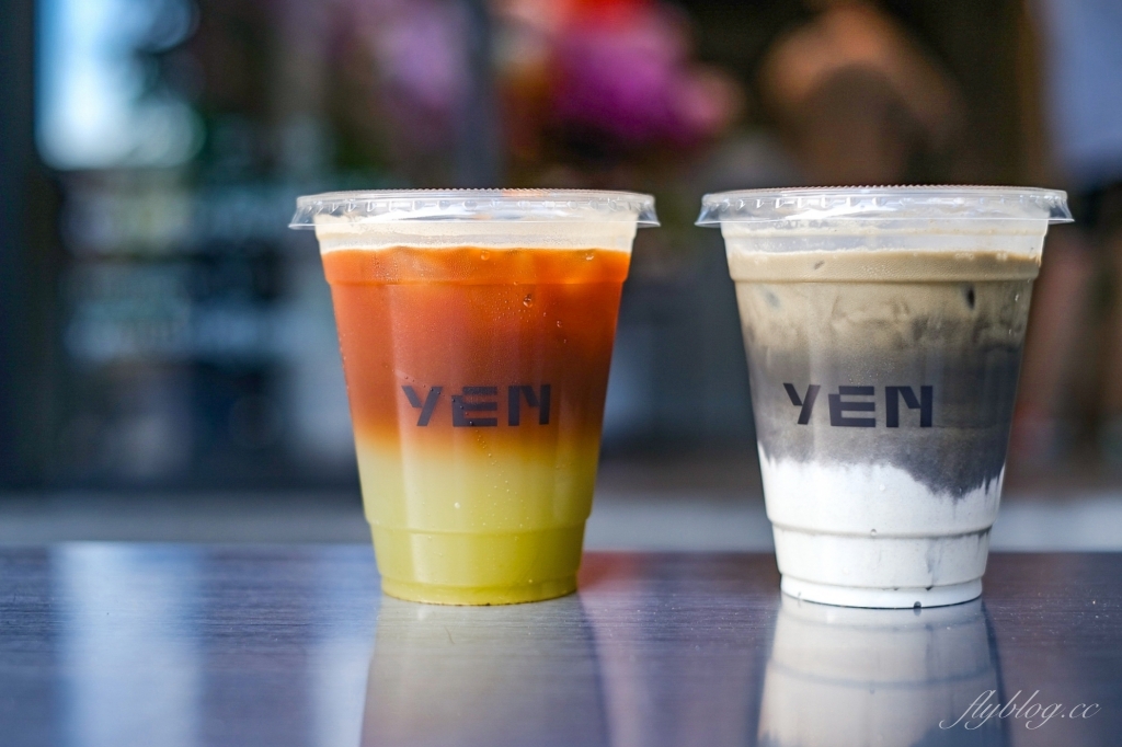 台中北屯｜YEN 円咖啡館．結合咖啡與藝廊的清水模咖啡館，北屯文心路四維國小對面 @飛天璇的口袋