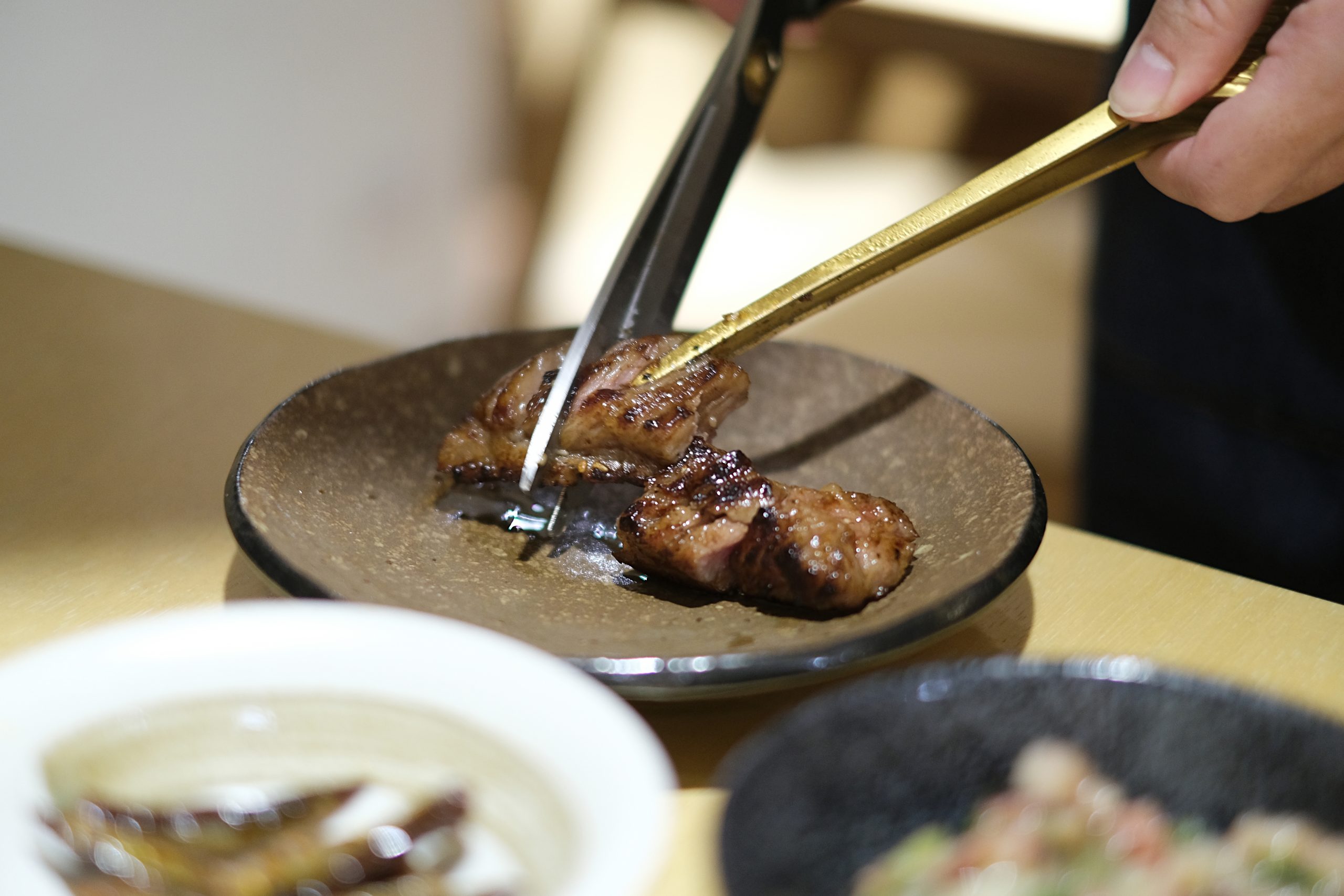 台中西區｜瓦牛肉舖．美術館綠園道巷裡的燒肉店，Google評價4.7顆星低調優質 @飛天璇的口袋