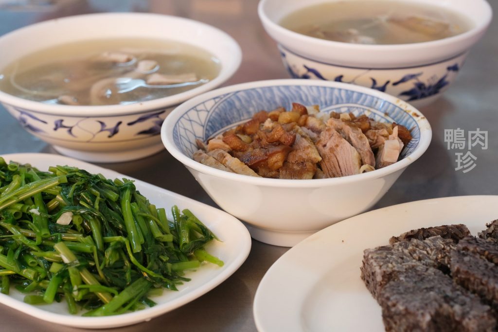 高雄鹽埕｜鴨肉珍，高雄在地超過60年的老店，米其林比必登推薦銅版小吃 @飛天璇的口袋