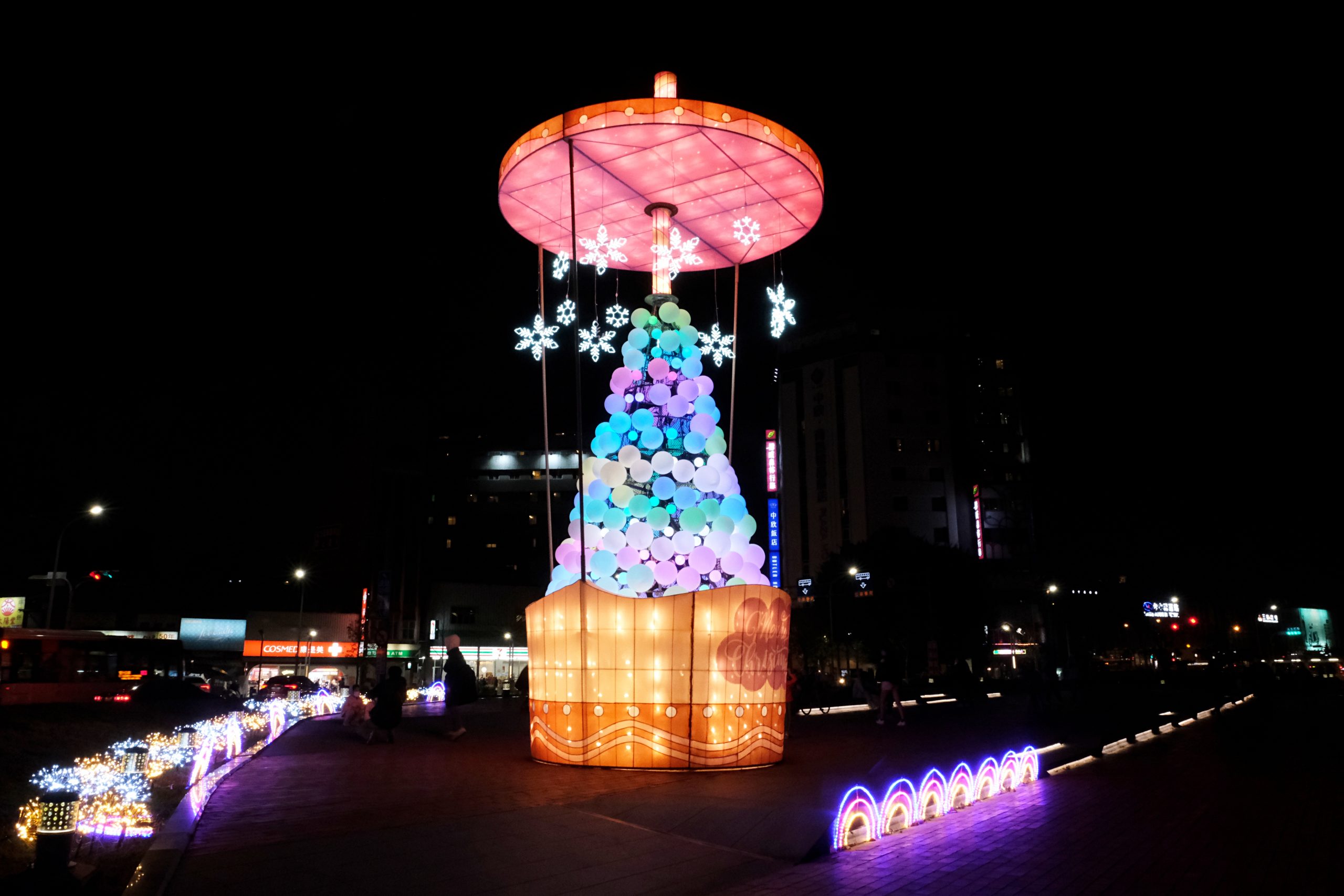 【台中中區】臺中驛鐵道文化園區~2021聖誕樹登場了，臺中驛遊冬日祭12/4~2/6 @飛天璇的口袋