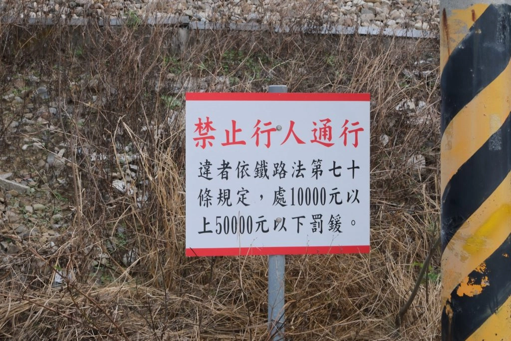 苗栗後龍|清海宮.媽祖坐火車出巡最佳拍攝地,全台最高的32.2公尺媽祖神像 @飛天璇的口袋 苗栗後龍|清海宮.媽祖坐火車出巡最佳拍攝地,全台最高的32.2公尺媽祖神像 @飛天璇的口袋