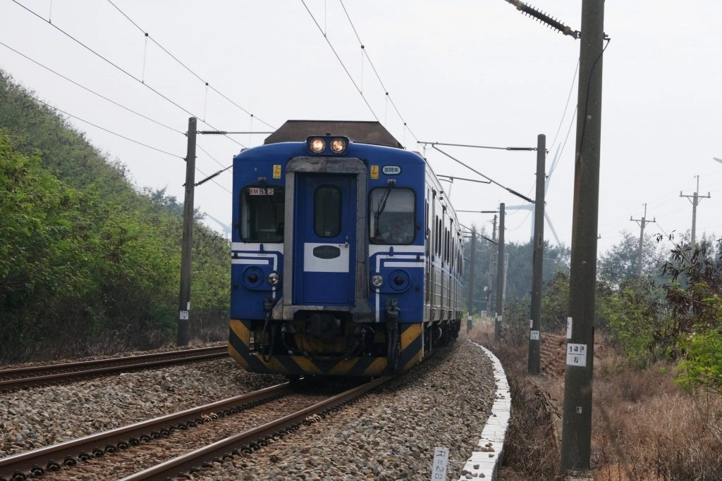 苗栗後龍|清海宮.媽祖坐火車出巡最佳拍攝地,全台最高的32.2公尺媽祖神像 @飛天璇的口袋 苗栗後龍|清海宮.媽祖坐火車出巡最佳拍攝地,全台最高的32.2公尺媽祖神像 @飛天璇的口袋