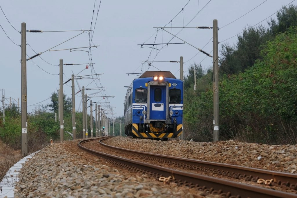 苗栗後龍|清海宮.媽祖坐火車出巡最佳拍攝地,全台最高的32.2公尺媽祖神像 @飛天璇的口袋 苗栗後龍|清海宮.媽祖坐火車出巡最佳拍攝地,全台最高的32.2公尺媽祖神像 @飛天璇的口袋