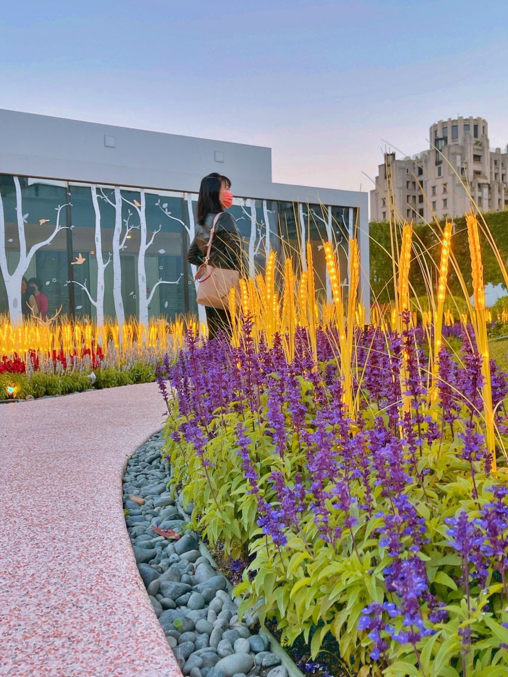 【台中西屯】台中歌劇院，聖誕節光雕展x聖誕老公公倒栽蔥，在台中最美的空中花園尋找耶誕老人 @飛天璇的口袋