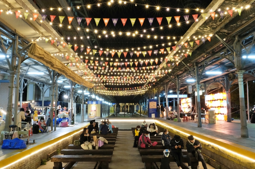 【台中中區】臺中驛鐵道文化園區~2021聖誕樹登場了，臺中驛遊冬日祭12/4~2/6 @飛天璇的口袋