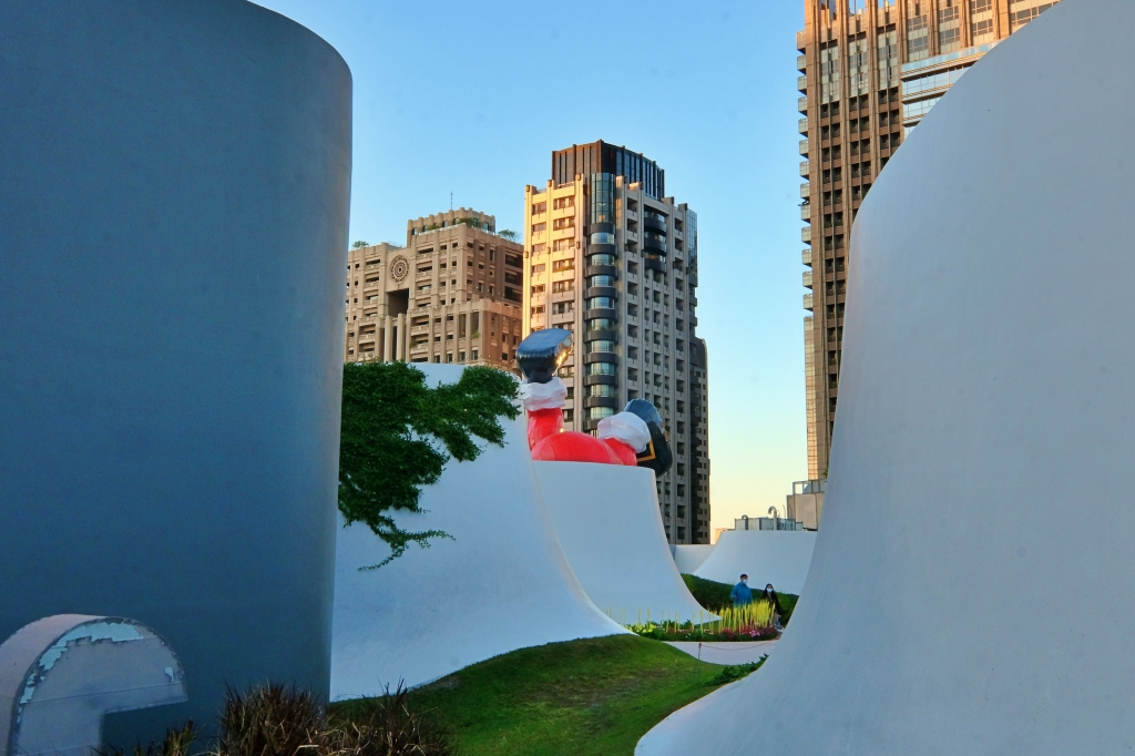 【台中西屯】台中歌劇院，聖誕節光雕展x聖誕老公公倒栽蔥，在台中最美的空中花園尋找耶誕老人 @飛天璇的口袋