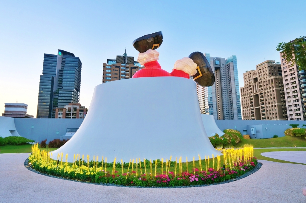 【台中西屯】台中歌劇院，聖誕節光雕展x聖誕老公公倒栽蔥，在台中最美的空中花園尋找耶誕老人 @飛天璇的口袋