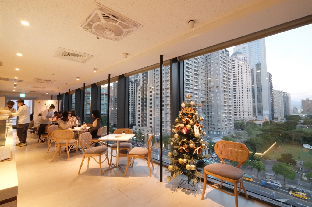 台中國家歌劇院｜2022台中聖誕節活動，瘋耶誕@歌劇院，空中花園出現可愛的嬌兔三窟 @飛天璇的口袋