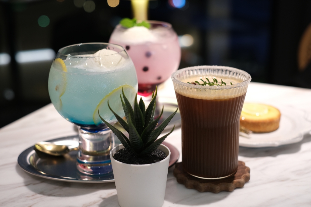 台中國家歌劇院｜2022台中聖誕節活動，瘋耶誕@歌劇院，空中花園出現可愛的嬌兔三窟 @飛天璇的口袋