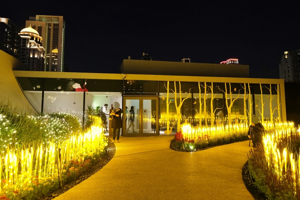 【台中西屯】台中歌劇院，聖誕節光雕展x聖誕老公公倒栽蔥，在台中最美的空中花園尋找耶誕老人 @飛天璇的口袋
