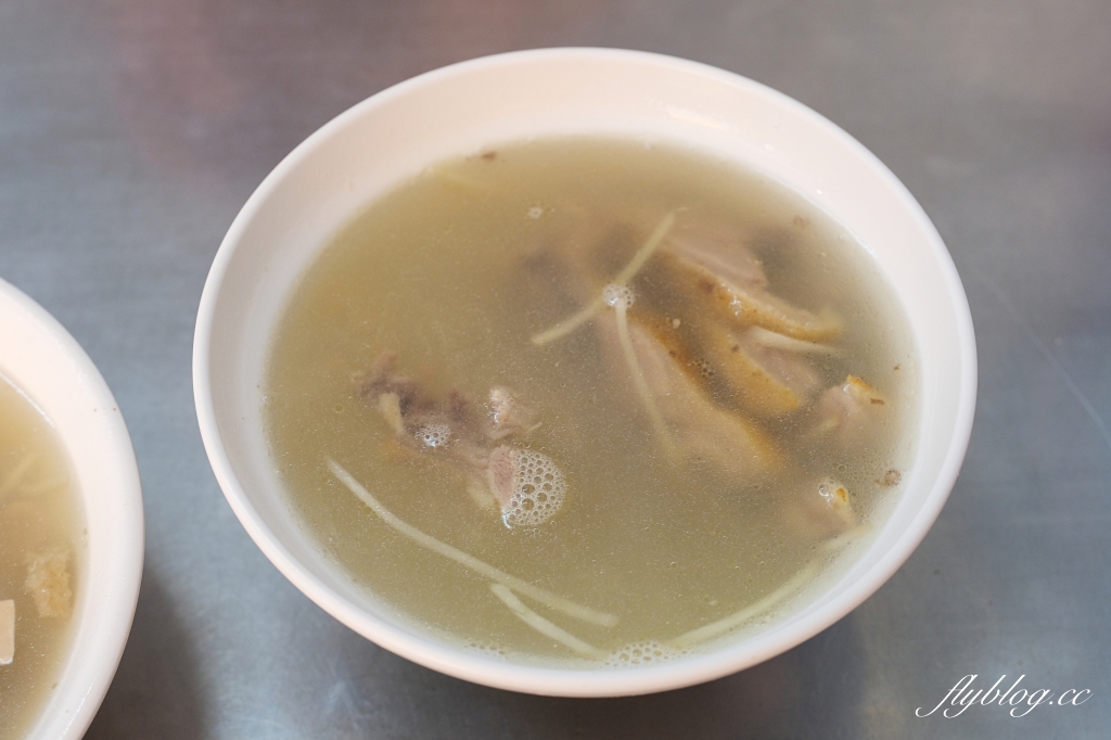 高雄鹽埕｜鴨肉珍，高雄在地超過60年的老店，米其林比必登推薦銅版小吃 @飛天璇的口袋