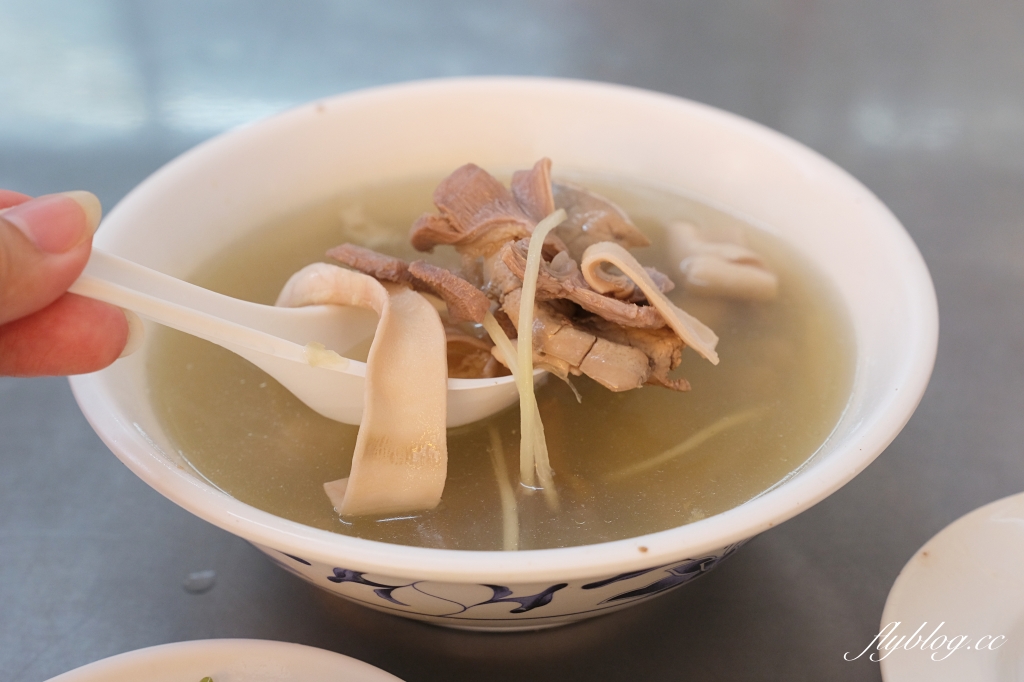 高雄鹽埕｜鴨肉珍，高雄在地超過60年的老店，米其林比必登推薦銅版小吃 @飛天璇的口袋