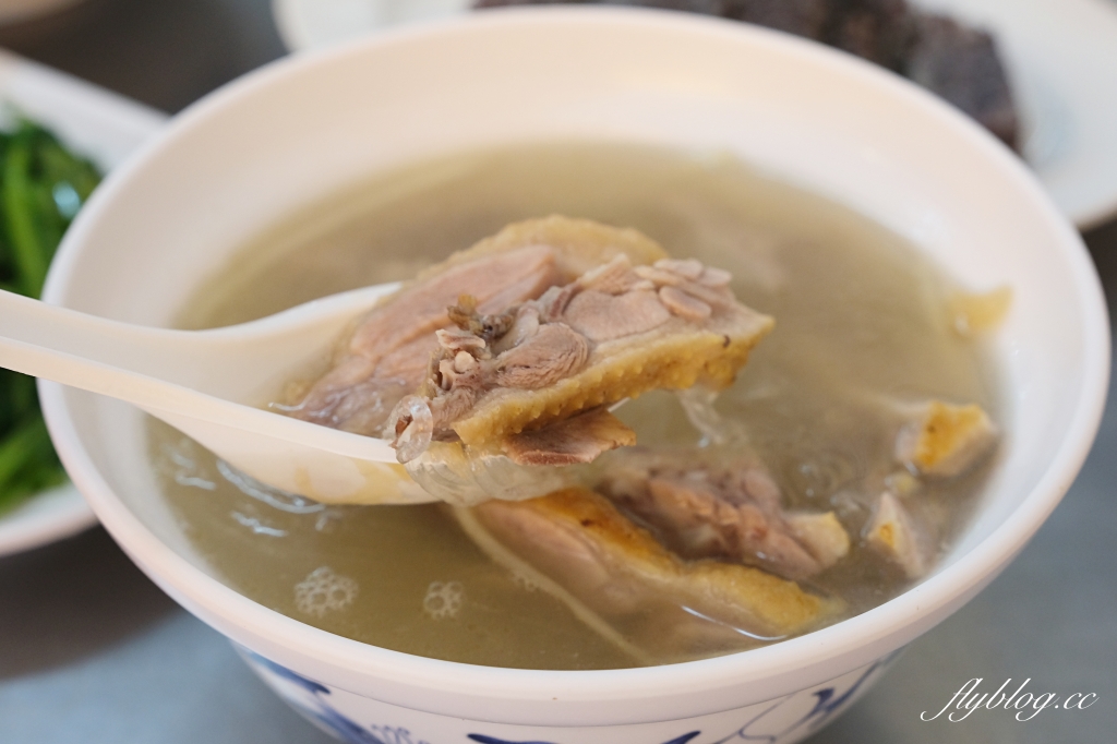 高雄鹽埕｜鴨肉珍，高雄在地超過60年的老店，米其林比必登推薦銅版小吃 @飛天璇的口袋