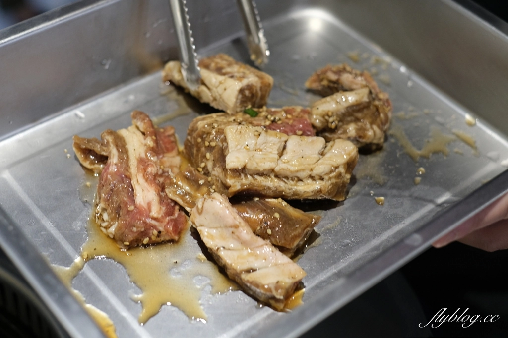 台中新村站著吃烤肉｜韓國60年排隊老店新村站著吃，台灣二號店進駐勤美誠品 @飛天璇的口袋