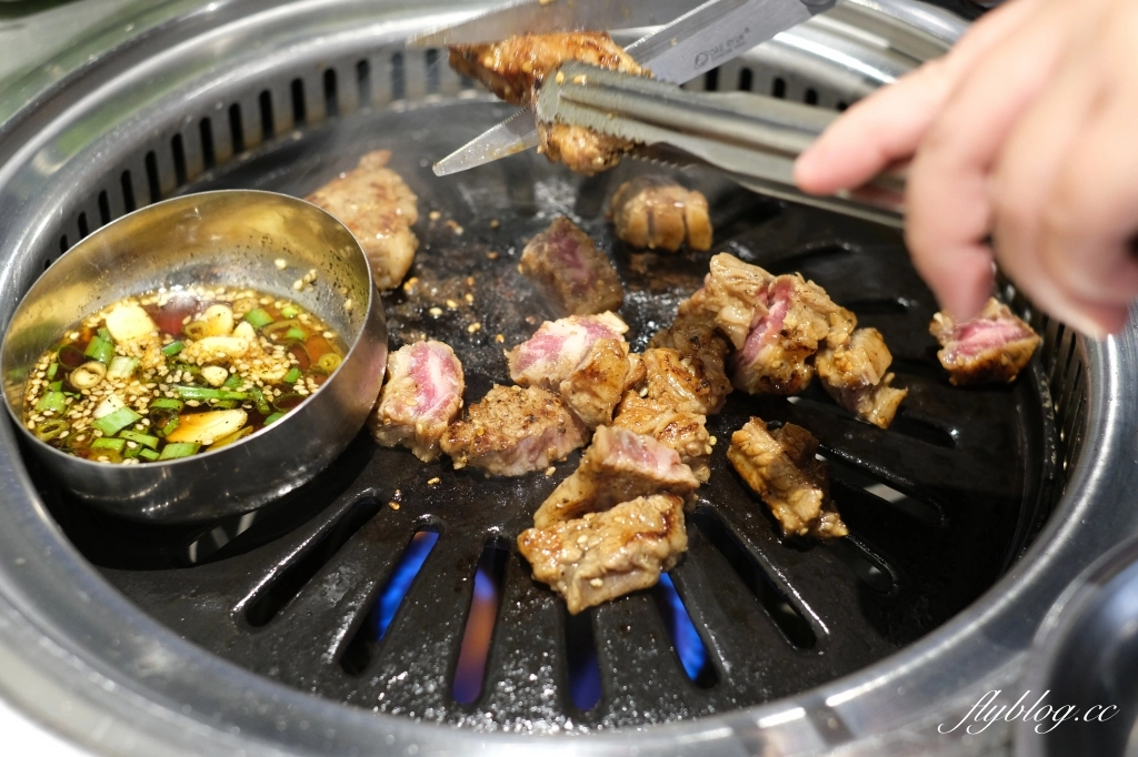 台中新村站著吃烤肉｜韓國60年排隊老店新村站著吃，台灣二號店進駐勤美誠品 @飛天璇的口袋